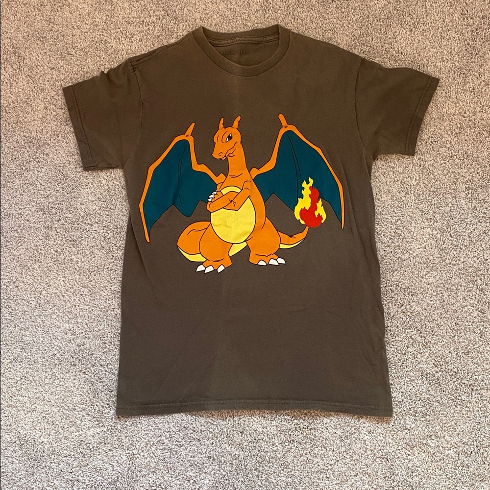 Charizard Graphic T-Shirt men’s small